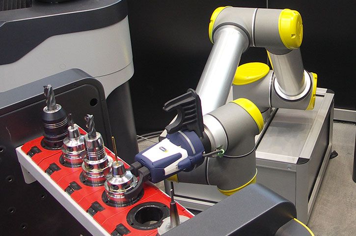 csm-cora-greifer02-zoller-detail-68731153fc