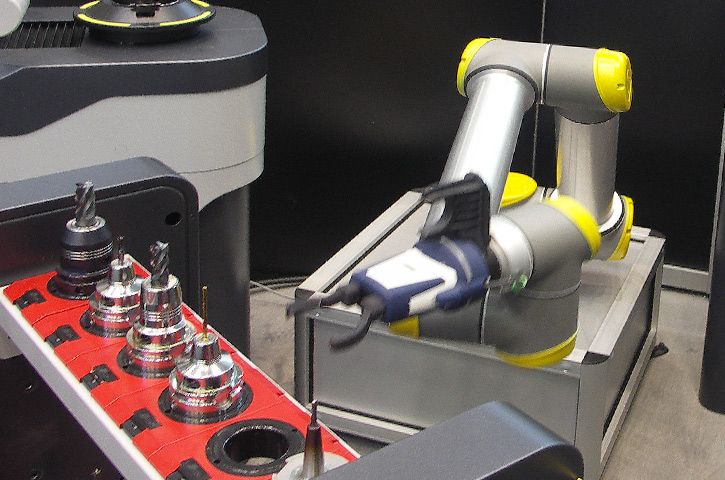 csm-cora-greifer01-zoller-detail-33f9707c41